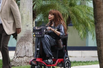 Wendy Williams rides on mobility scooter, cries tears of joy while attending her son’s college graduation amid dementia battle