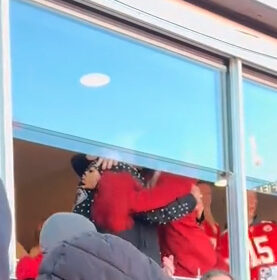 Taylor Swift shares group hug with mom Andrea and Donna Kelce after Chiefs’ big win against Texans