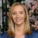 Lisa Kudrow Surprises Fans at the ‘Friends’ Couch on WB Lot, Tells ‘No Good Deed’ Co-Star Ray Romano ‘Go Sit on Your Own Show’s Couch’