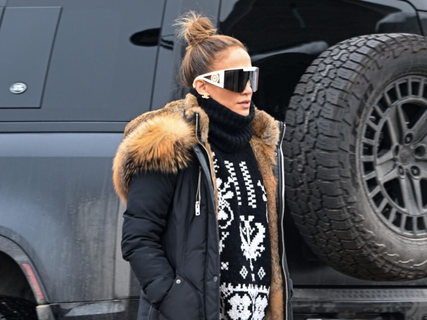 Jennifer Lopez Is Nailing Après-Ski Style in Aspen