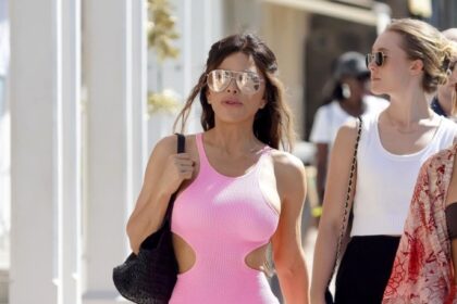 Lauren Sánchez sizzles in barely-there pink mini dress while shopping in St. Barts