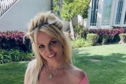 Britney Spears gives new glimpse at her Christmas reunion with 18-year-old son Jayden