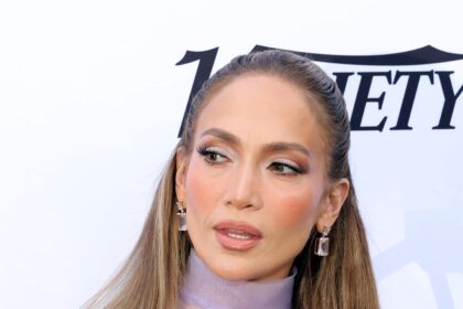 Jennifer Lopez Brings Back a Maid in Manhattan Beauty Look