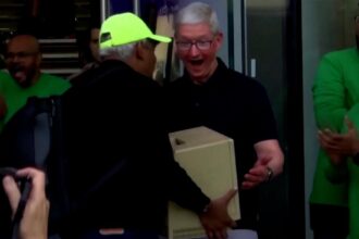 Apple CEO was presented with an original Macintosh. See his reaction