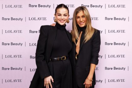 Selena Gomez and idol Jennifer Aniston suit up in matching styles for Galentine’s Day beauty event