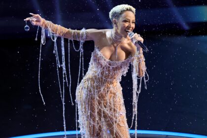 Doja Cat’s Performance Look at the 2025 Oscars Was Covered in Over 1 Million Crystals