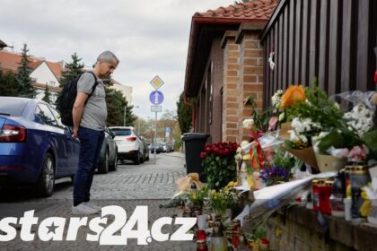 OBRAZEM: U domu Patrasové a Slováčka vzniklo pietní místo pro Annu Slováčkovou!