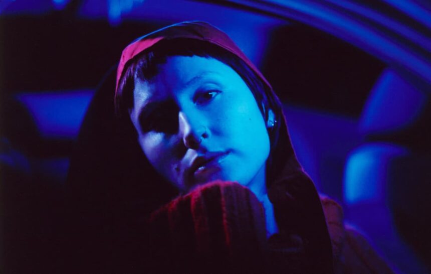 ザ・ラスト・ディナー・パーティーのリジー・メイランド、ソロEPより“Lighthouse”が公開