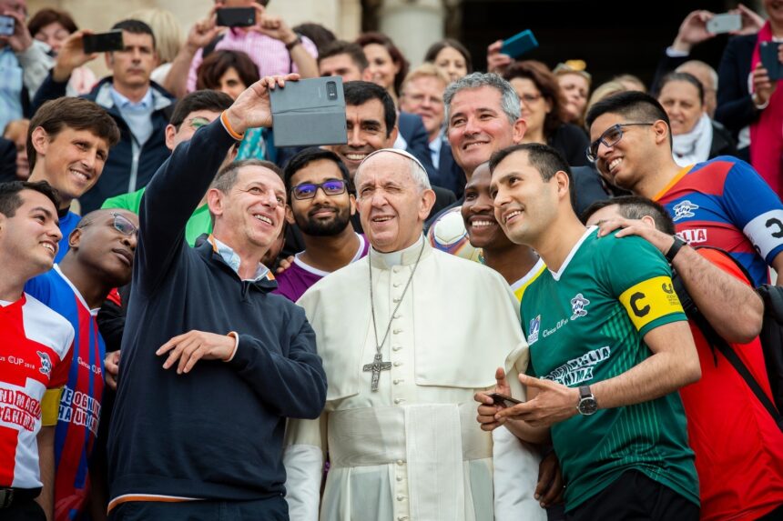 Se detiene el fútbol en Italia por respeto al Papa Francisco