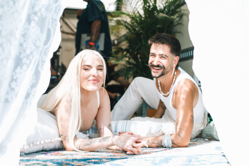 Venezuelan Singer-Songwriter Elena Rose Teams With Camilo and Los Ángeles Azules for ‘Carteras Chinas’