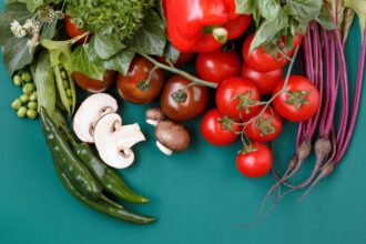 Endometriosis and Diet: The Best Foods to Eat and Avoid for Pain and Bloating