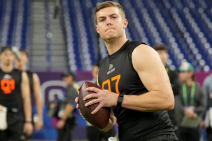 Steelers, waiting on Rodgers, draft QB Howard