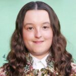 Así es Bella Ramsey, la estrella de The Last of Us: infancia difícil, autismo y su relación con la actriz Maisy Stella