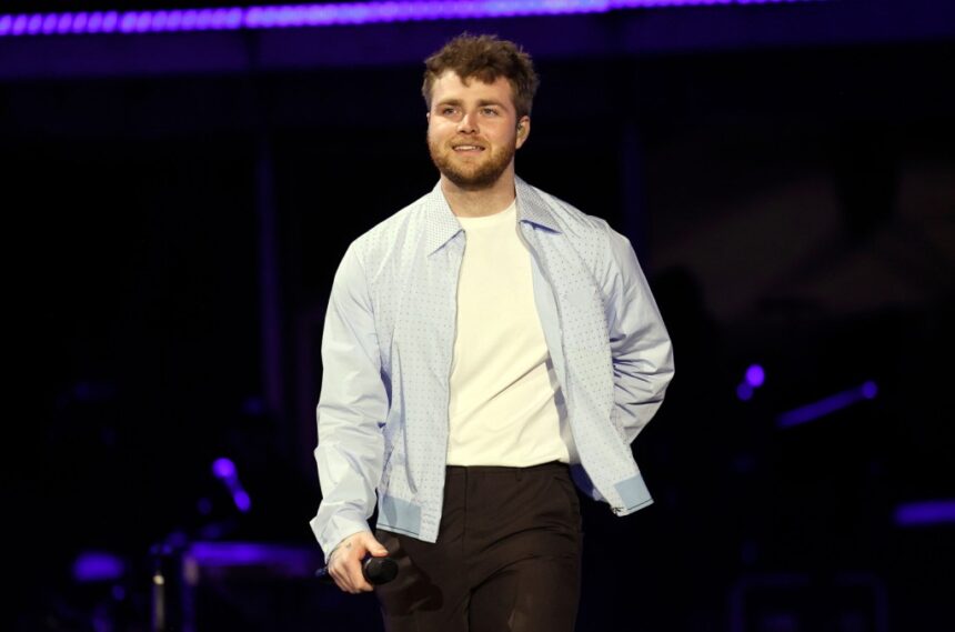 Alex Warren Freaks Out After Lana Del Rey Sings ‘Ordinary’ to Him Backstage at Stagecoach