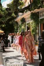 Las chicas Chanel toman el Lago Como y nos demuestran no solo que son las más elegantes, también lo que es ser cool en 2025