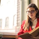Los libros del mes de mayo: actores que escriben novelas, dramas familiares e historias sobre el compromiso en la generación Tinder