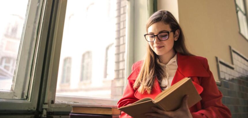 Los libros del mes de mayo: actores que escriben novelas, dramas familiares e historias sobre el compromiso en la generación Tinder