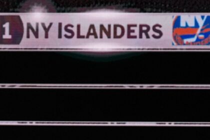 Islanders win lottery for first time since 2009