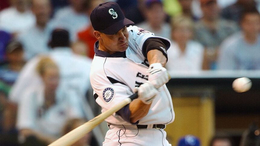 Rangers turn to Bret Boone as new hitting coach