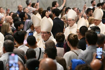 Cardinals hold last mass before conclave to elect pope