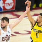 NBA playoff futures: Warriors odds dip following Curry injury news