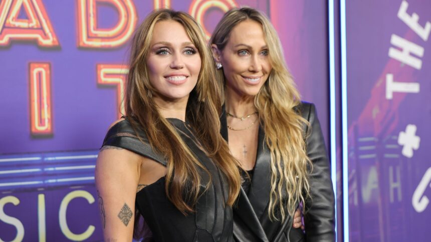Mitten in Familienfehde: Miley Cyrus’ Mama Tish entfolgt ihr
