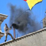 Foto. Stegarul Dac s-a urcat pe Capela Sixtină și refuză să coboare
