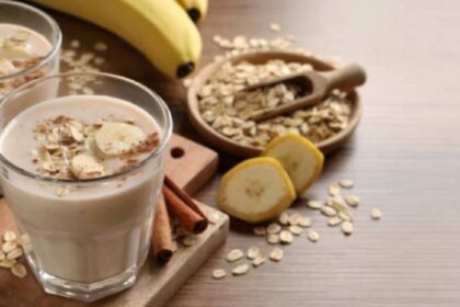 Smoothie-ul ușor de preparat pentru micul dejun, care oferă energie toată ziua și regenerează mușchii