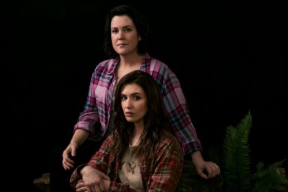 ‘Yellowjackets’ Stars Melanie Lynskey and Sophie Nélisse on Feeling ‘Relaxed’ in Dark Shauna and Pushing Back Against Double Standards: ‘People Delight in Men as Villains’