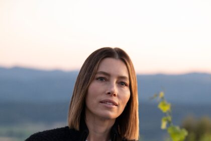 Jessica Biel Makes the Case For Leather Barrel Pants in Summer 2025