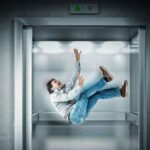 Din lipsă de fonduri, Agenția Spațială Română testează imponderabilitatea căzând cu liftul