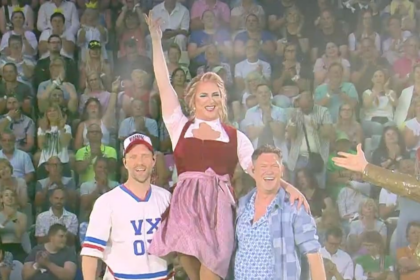 “Schlagerbooom”-Auftritt: Plötzlich steht ER im Dirndl auf der Bühne