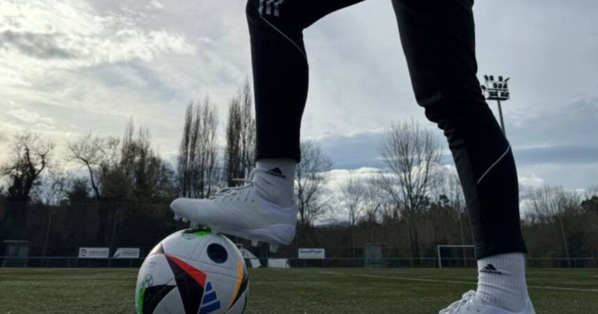 Domina el campo de fútbol con las icónicas adidas Predator Elite al precio más competitivo del año