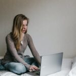 Les arnaques à l’amour en ligne sont de plus en plus fréquentes : qu’est-ce qu’un brouteur, ces escrocs qui jouent sur les sentiments ?