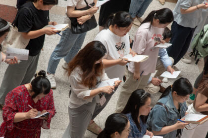 Hola and Marhaba: Yiwu Exporters Talk Their Way Into New Markets