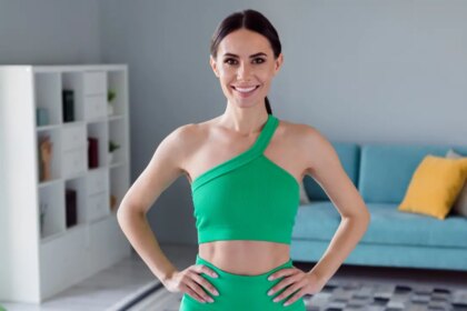 10 ejercicios fáciles para tonificar el tren superior en casa y fortalecer brazos, espalda y abdomen