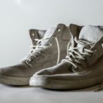 Il place un AirTag dans ses baskets avant de les donner à La Croix-Rouge et découvre qu’elles sont revendues sur un marché