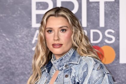 Ella Henderson offen über mutigen Kampf gegen Endometriose