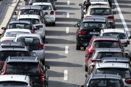 Ferienreisende brauchen viel Geduld: 11 Kilometer Stau vor dem Gotthard