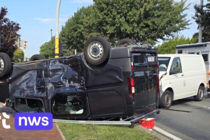 Twee zwaargewonden bij botsing tussen bestelwagens in Oostende