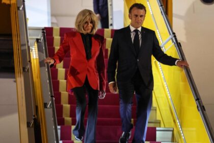 Shuplaka e Brigitte Macron: Çfarë fshihet pas videos?