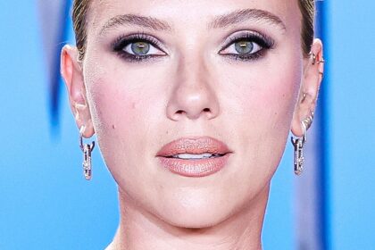 Scarlett Johansson corta en directo a un periodista que le pregunta por su ropa interior: “¡Qué tipo de entrevista es esta!”