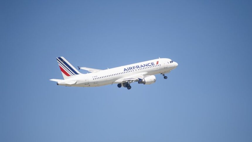 “Il n’y avait rien au radar” : un Airbus A320 traverse des “orages violents” en plein vol, les “fortes turbulences” font cinq blessés