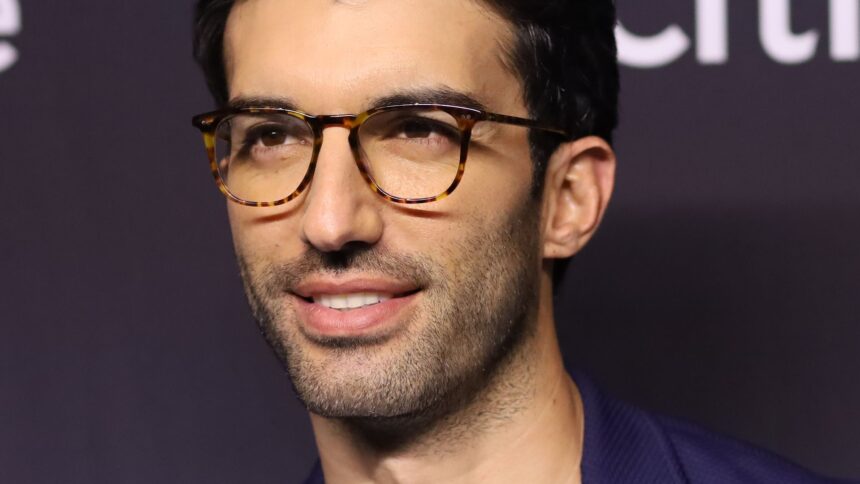 In Millionenhöhe: Justin Baldoni hat Online-Guru angeheuert