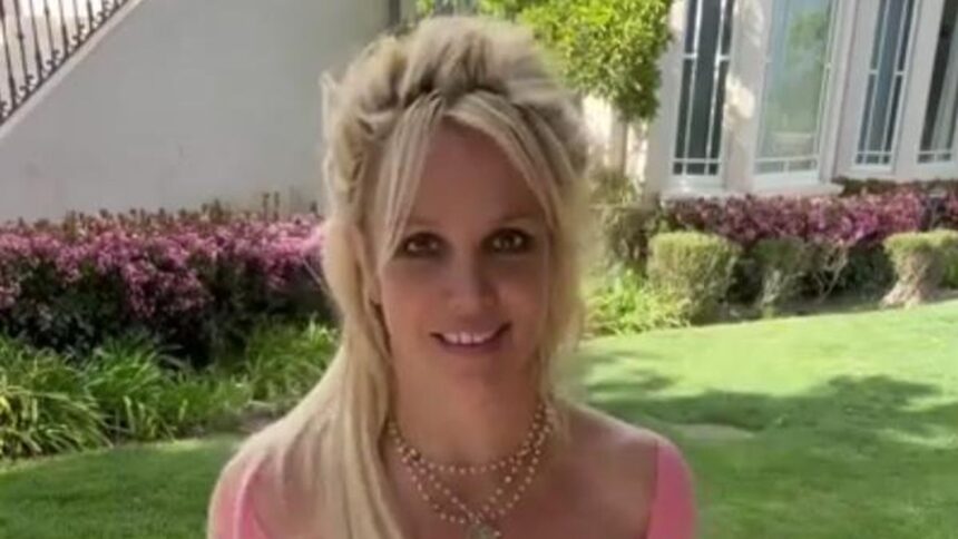 Nur mit Stiefeln: Britney Spears zeigt sich nackt im Netz