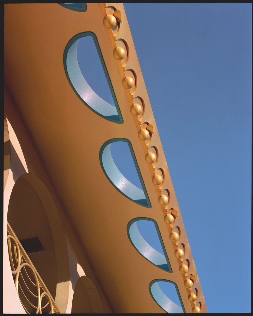 La última obra de Frank Lloyd Wright está llena de color, polémica y ciencia ficción: bienvenidos a Marin County Civic Centre
